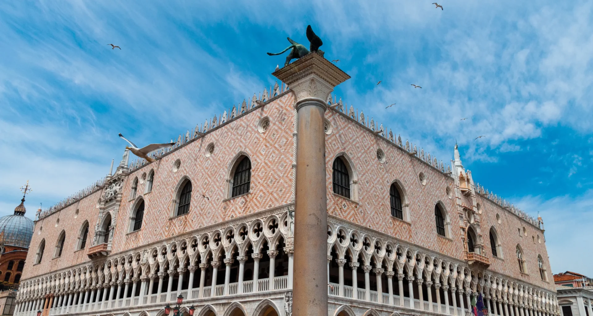 Посетить Дворец дожей в Венеции, Италия